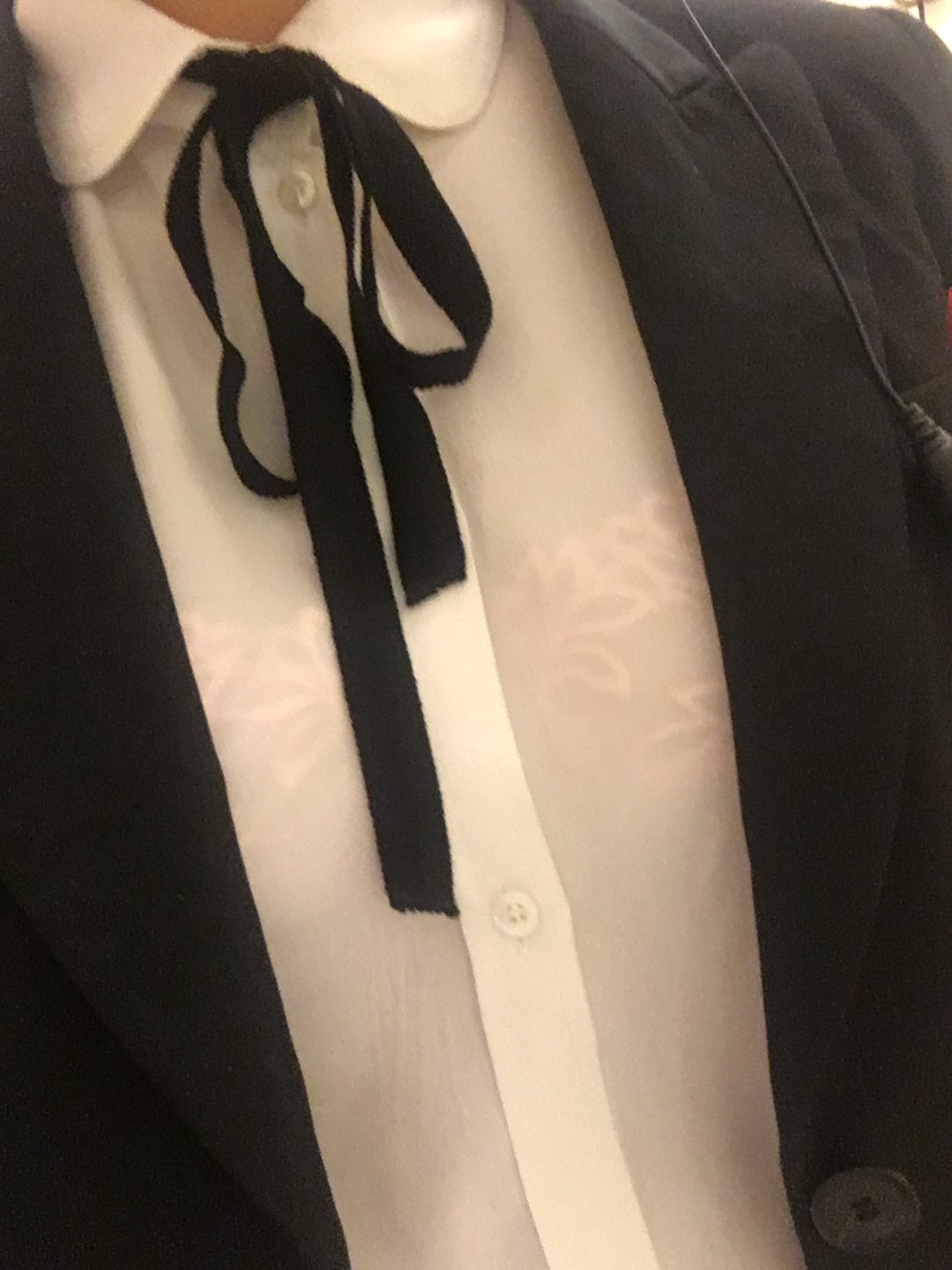 好看又好穿诶 会有一点点露点 但是 能接受 大胸买内衣真的好讨厌!