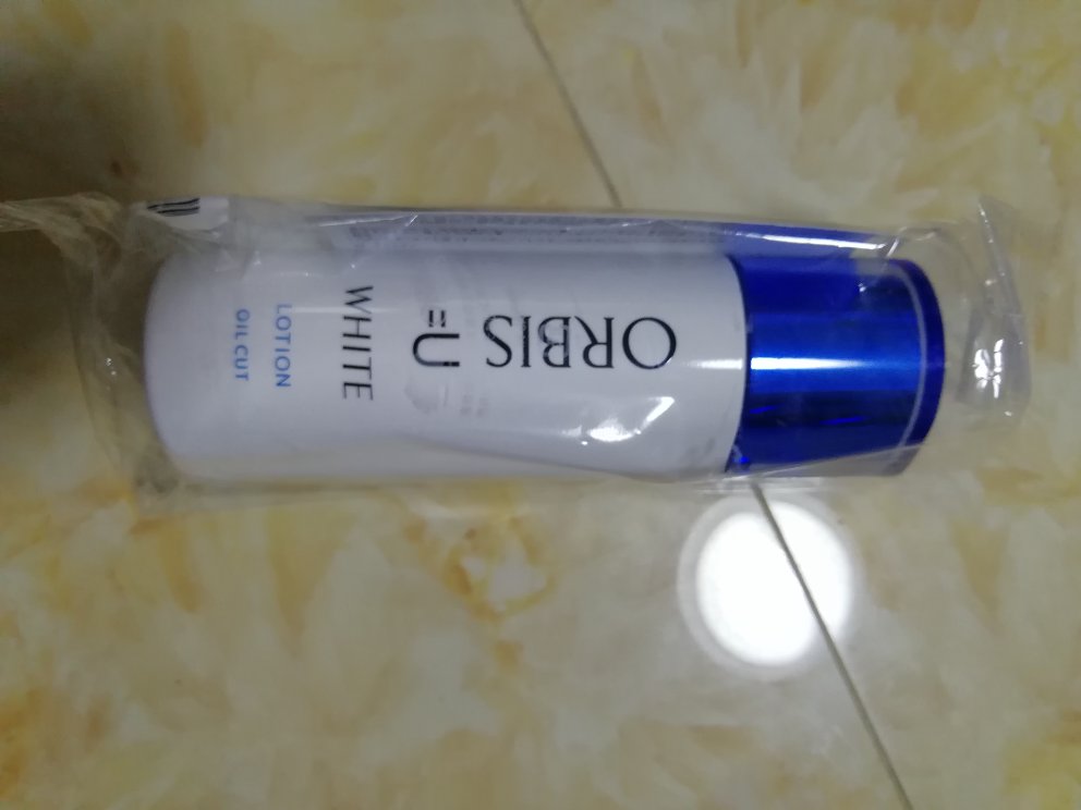 不错,保湿效果还挺好,号称平价sk2,但是就是感觉酒精味太浓!