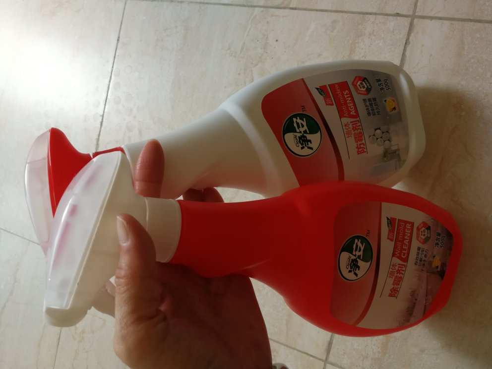除霉剂非常好用,喷上一擦就干净了。配合防霉剂一起使用。