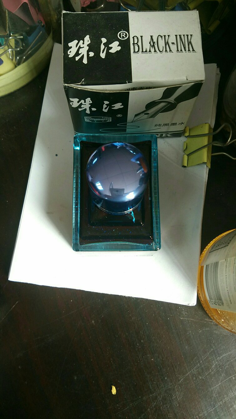 密封一般,洒了一些出来,颜色看上去不错