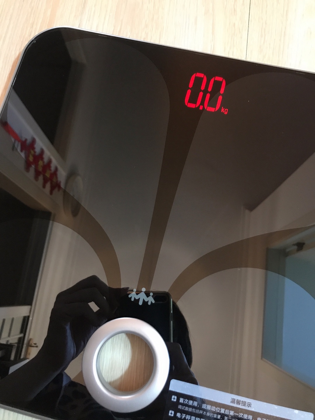 还是有些不太会用,脂肪含量只闪称过一次,在没称出来过。很好看,样子时尚大气