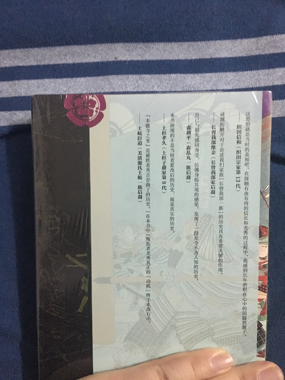 原来是用盒子和空气泡膜,后来只有盒子,现在打着环保的名义只剩塑胶袋了,塑胶袋是否环保?你能保证每一个快递没有被暴力分拣?试问哪位买家愿意买一本新的破损的书?麻烦用点心好吗?如果这样包装书籍,要慎重了!