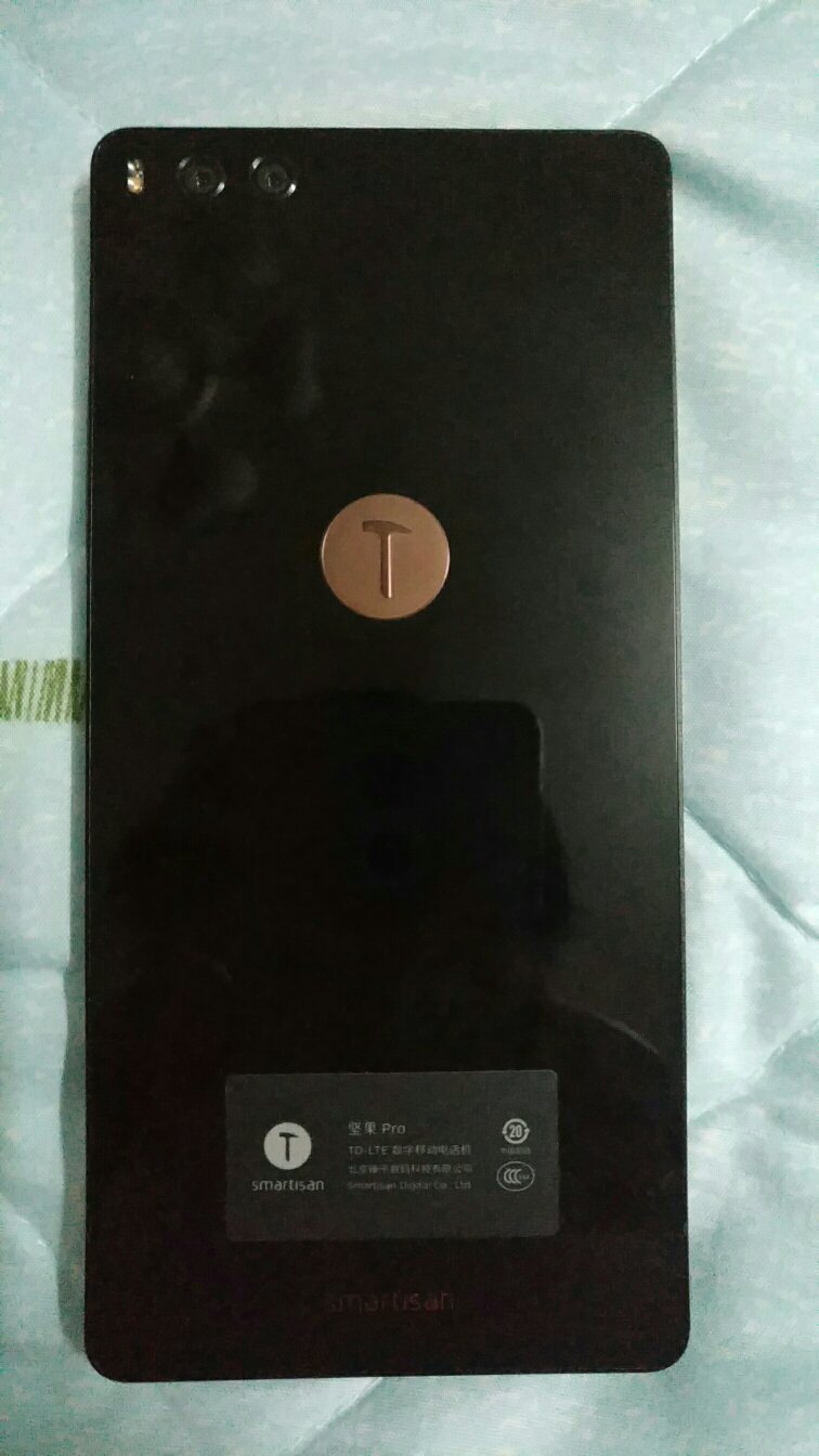 第一次使用锤子手机,128GROM,1299性价比太高了,其它的使用情况稍后再说。