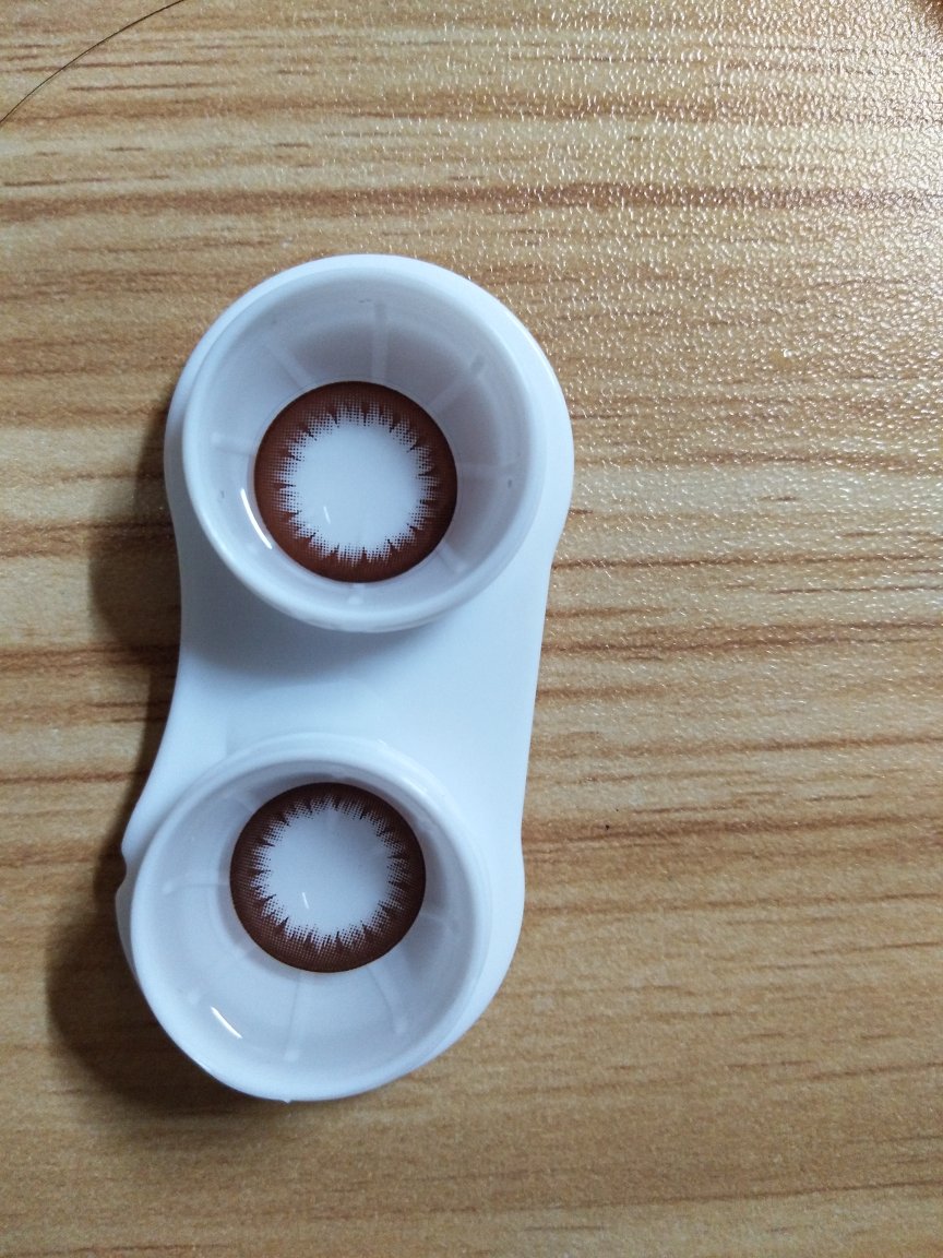 还没戴,但是我不知道为什么两个颜色不一样,我也是很郁闷,而且大小看着也不一样
