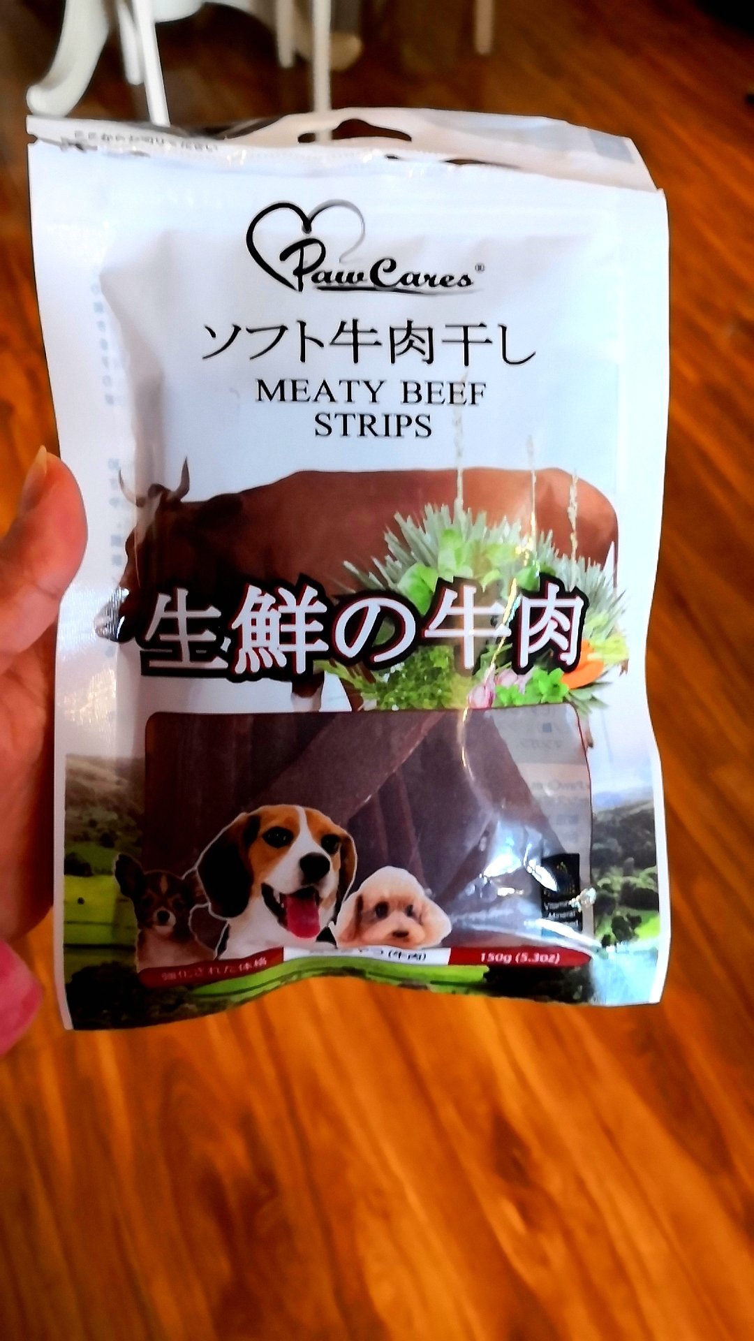 狗狗很喜欢,我不是很喜欢闻到的味道。不过是狗子吃,它喜欢就好。份量很足,一大片一大片的