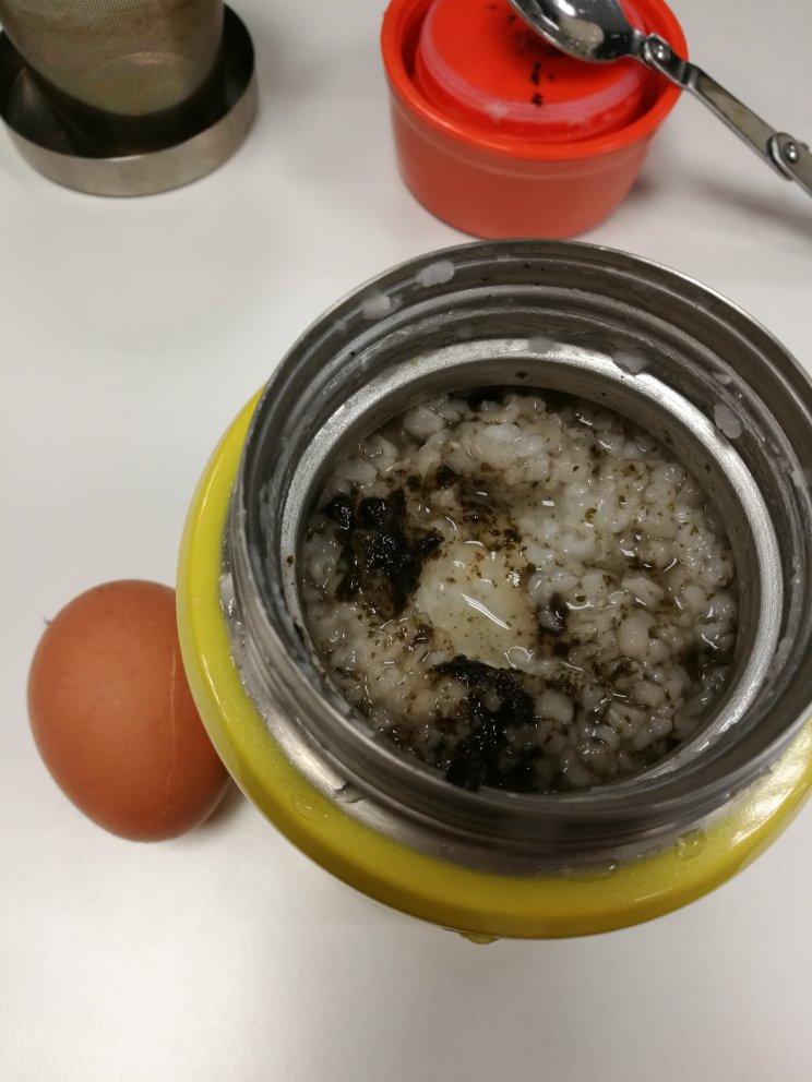 鸡蛋和粥都是它的功劳,有了她,妈妈再也不用担心我的早餐了。不错,缺点就是拧不开,这是硬伤。
