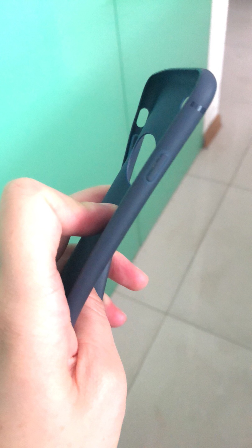 整体满意,带宝宝期间,宝宝爱拿手机玩儿,显得略薄了