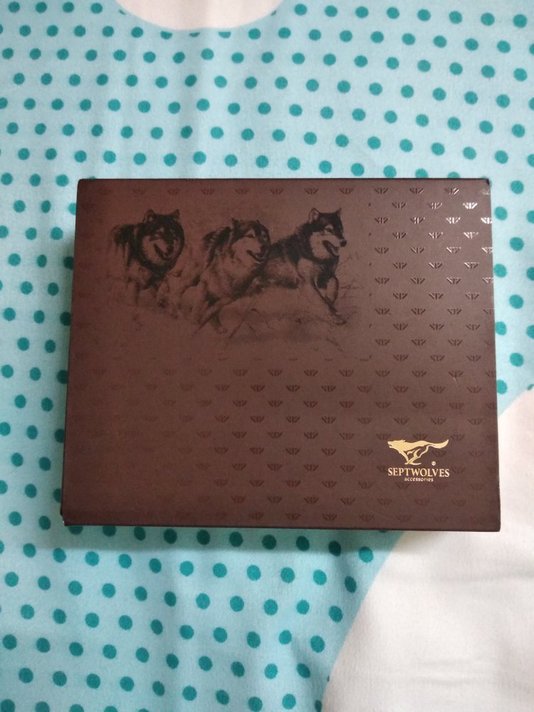 包包很好用,可以放很多卡片。物流也很快。