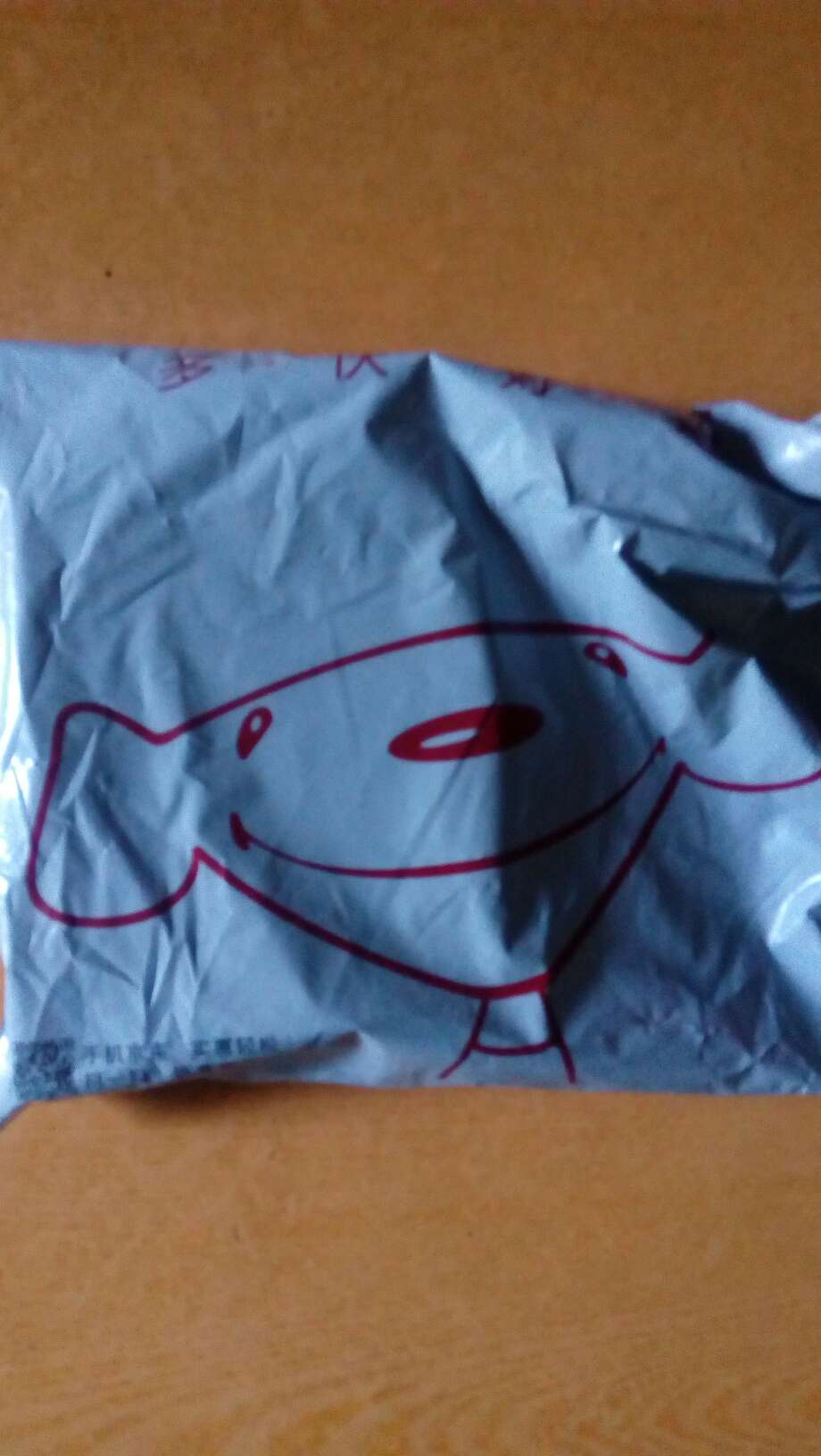 很准时,真皮手感不错,不过不知道质量如何,但也算超值了