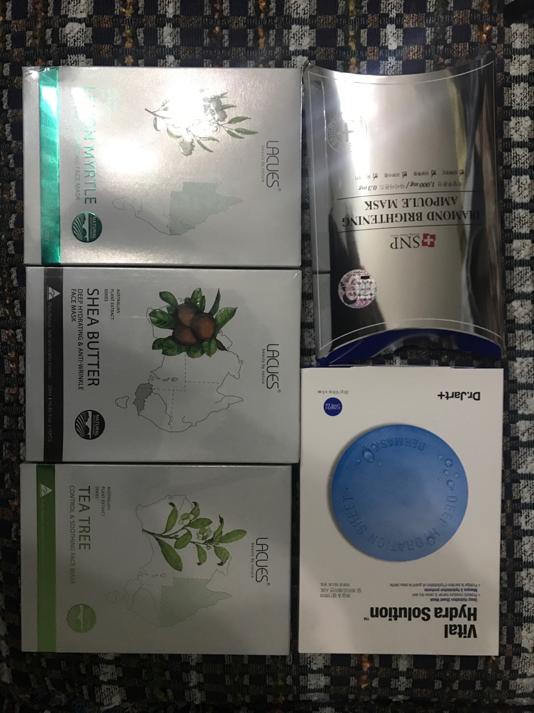 赶上活动 囤了很多面膜 期待效果