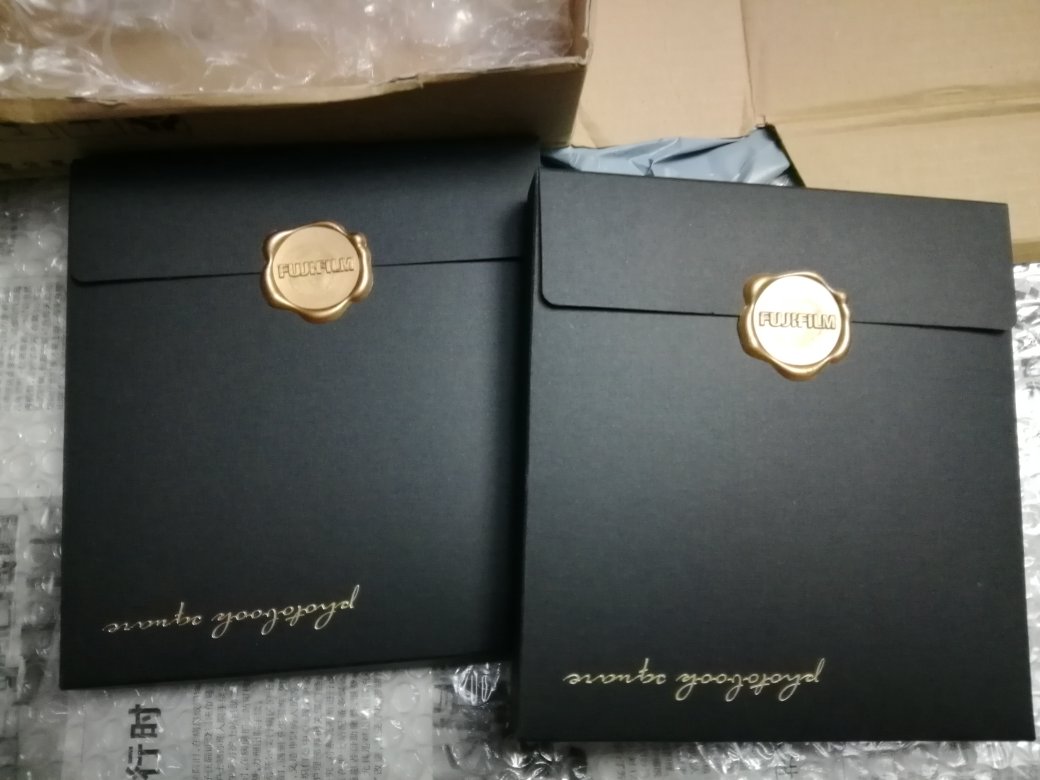 相片册很棒,包装完好,一如既往的让人满意,希望对老顾客多点优惠。好评!