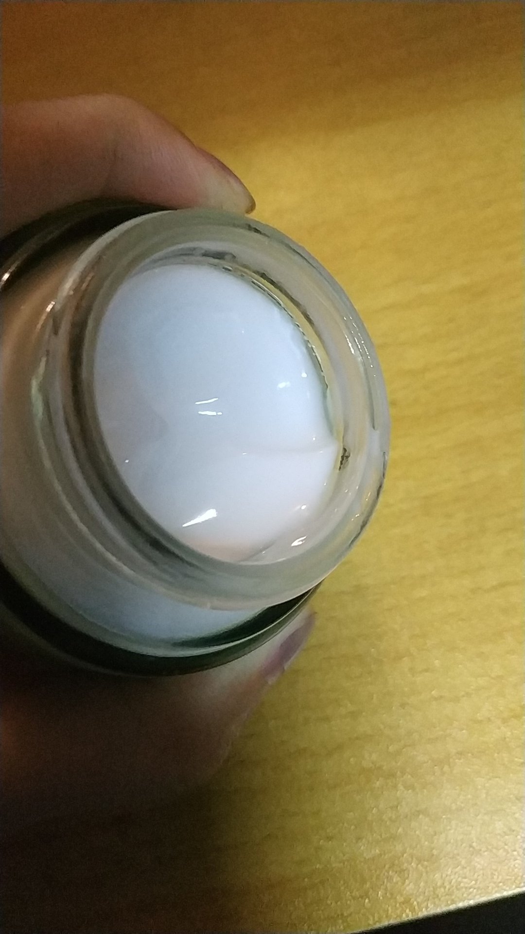 挺好用的,晚上涂了明天睡醒洗后皮肤还挺滋润,轻弹可破。还有一股清香味,