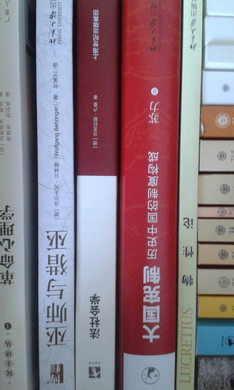 很多本书,建议你用纸箱包装,如此甚好,胜过一个薄薄的塑料袋,你可以做到的,你应为其他发货仓树立榜样,订立标准,提升自我职业的价值,更应诠释图书商品的价值,希望你能越做越好!