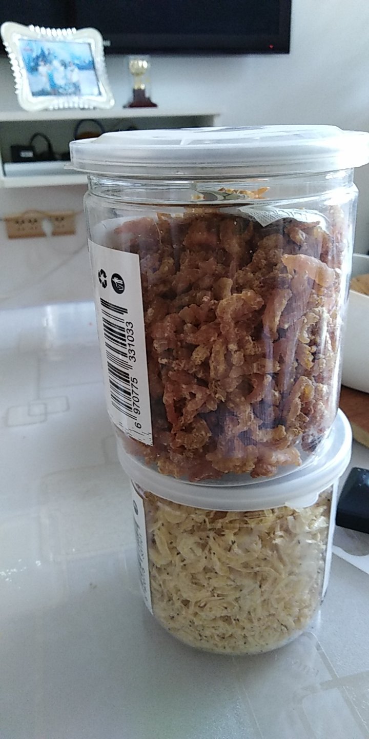 东西收到了,看着还可以,没有带皮,就说颜色和我们本地卖的不太一样,我也不懂到底那个色算好的,咱们的价格不便宜,但愿经得起大家的鉴定。