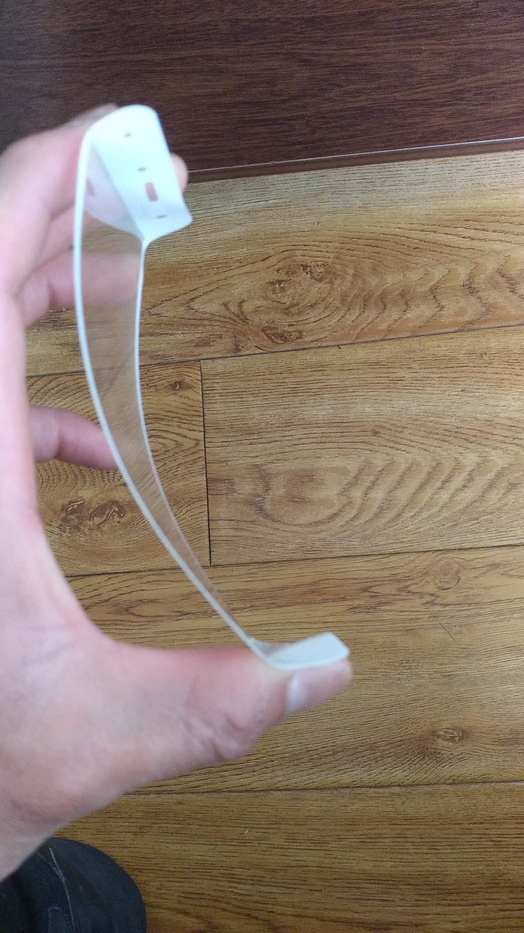 什么钢化膜,就一胶皮,和上次买的差距太大了!
