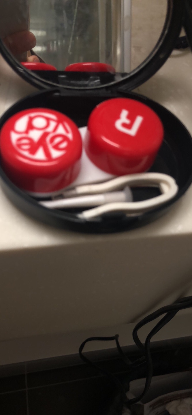 盒子很好看,眼镜带上很有神,就是带着有点不舒服。