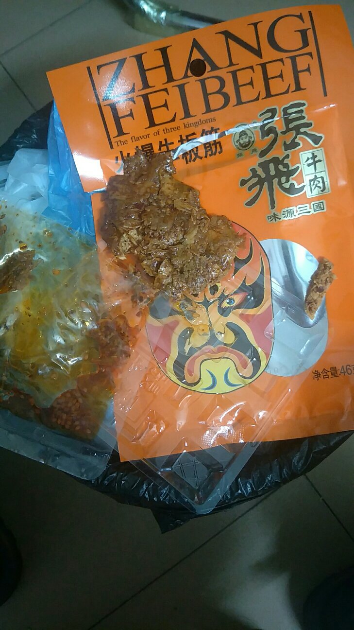 一股麻辣鲜的味道,牛板筋也是调皮得很,根本嚼不烂,嚼不烂,嚼不烂,虽然没吃过塑料袋,但感觉有过之而无不及,无法下咽