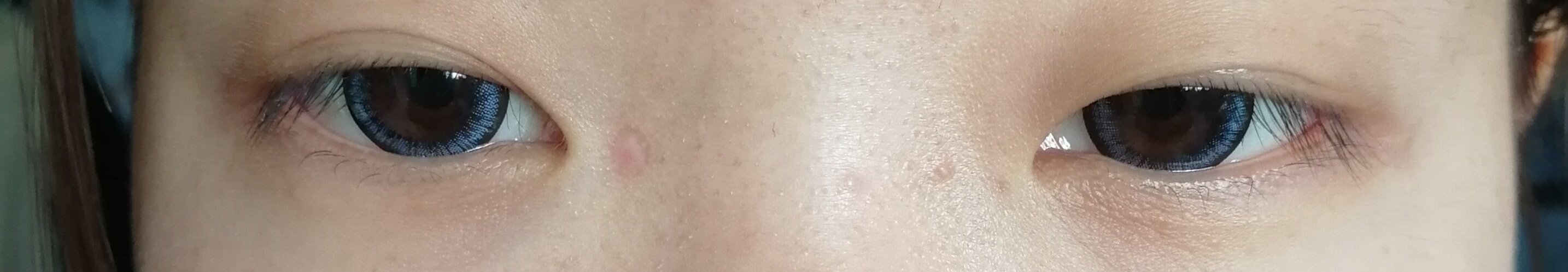 不得不说,这是我在买东西最失望的一次。因为物流快,所以才选择在买东西。结果这个美瞳一个星期才到,要参加的活动都结束了美瞳才到。今天打开看,买的美瞳是灰色,戴到眼睛上确是蓝色,同事都说看起来吓人,醉了,不在买东西了。另附无美颜图片两张