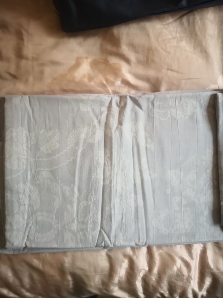 刚打开,面料摸着舒服,罗莱质量一直不错。值得拥有。
