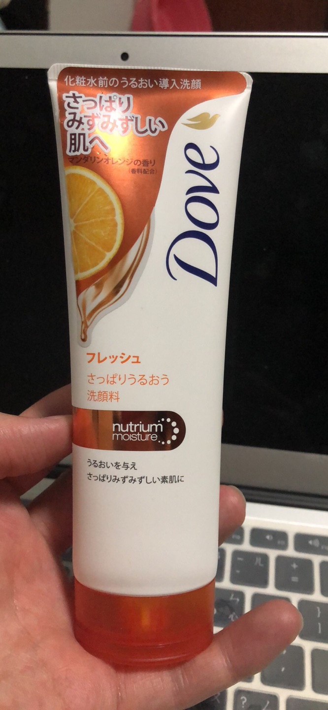 Dove的温和洗颜,还从没有用过的,天气暖和的时候用可能不是很合适,所以先放着吧。。