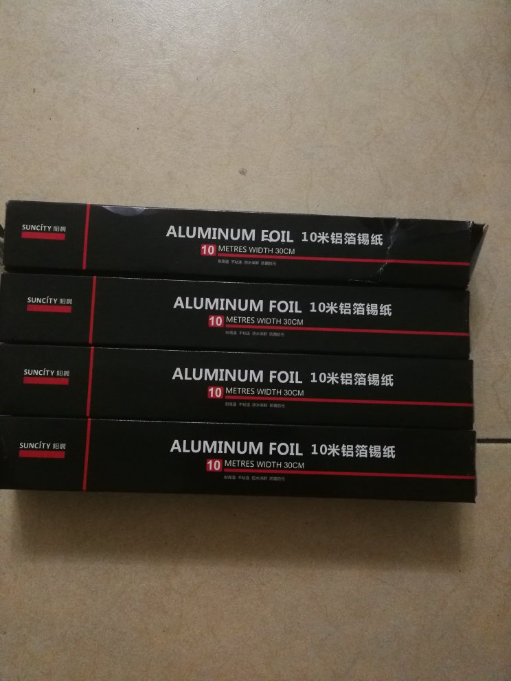 买了3个锡箔纸一个硅油纸,到收到的都是一样的,反正要用就不换了,但希望发货时能好好检查一下再发