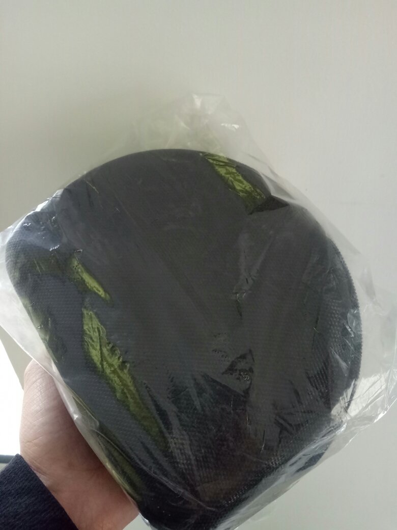 首先说一下做工非常细致的,有质感,戴着也很舒服,店家还送了收纳盒。第一次买这样式的耳机,先试试一段时间再来追评吧 哈哈 。不过总体购物体验还是不错的