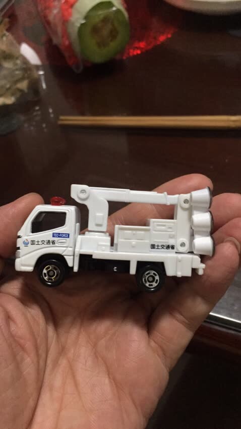 凑单买的小车车,送小朋友玩了,看着还行。