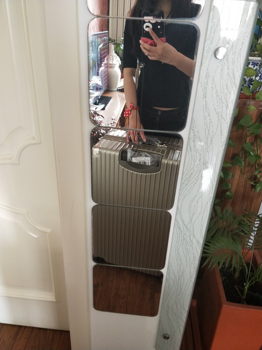很大,质量很好,价格便宜,我的世界旅行就靠它了。