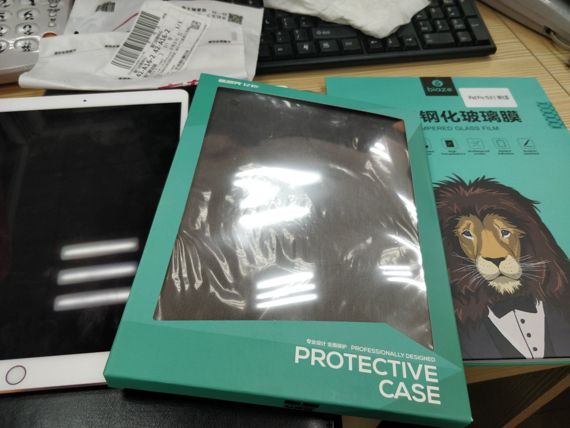 感觉还行,就是iPad放进去不好拿出来,差点把iPad扣坏。? 没有折成小三角形的功能不太方便。