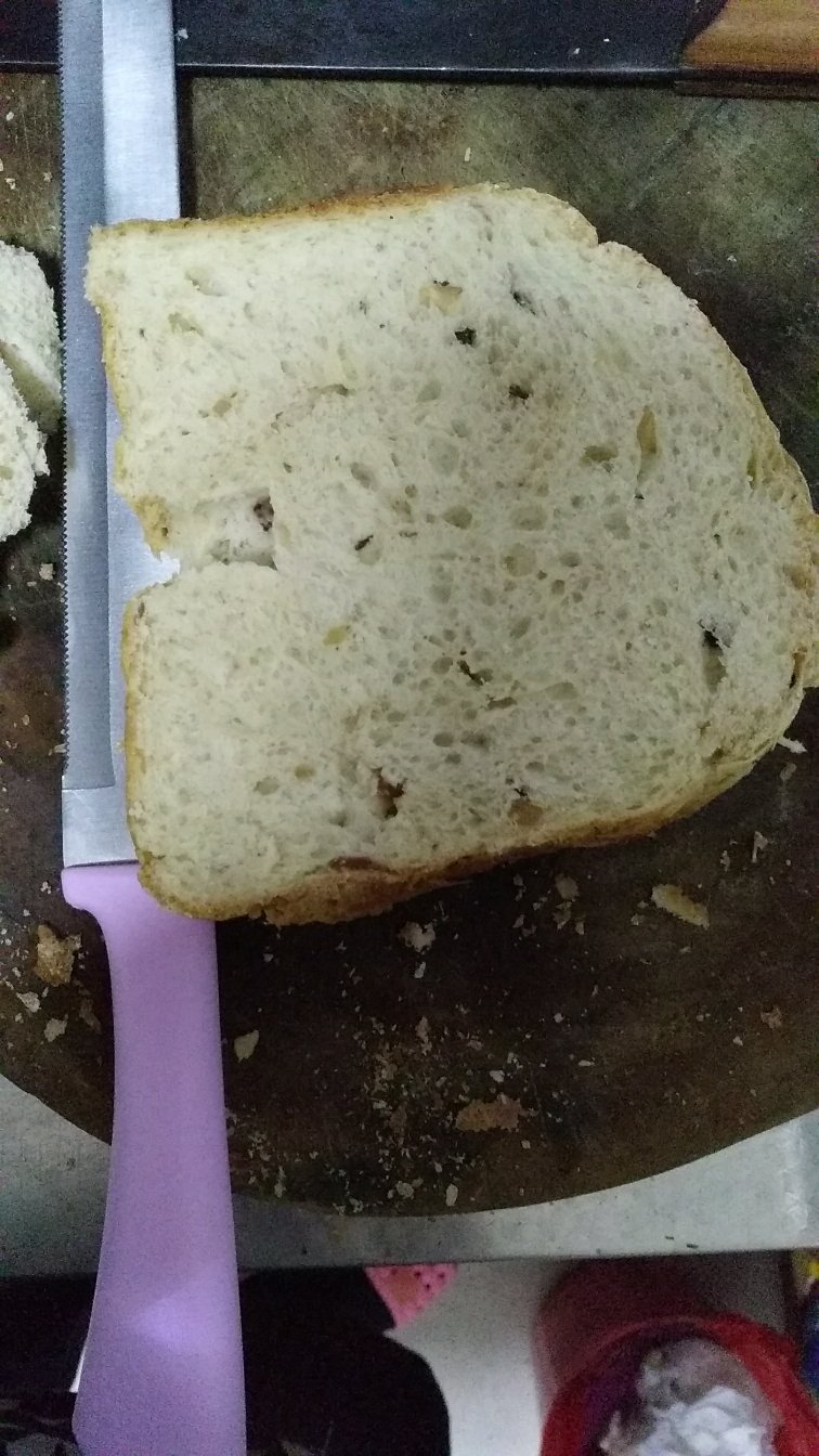 面包刀很好用,早晨做好的面包,用着切了