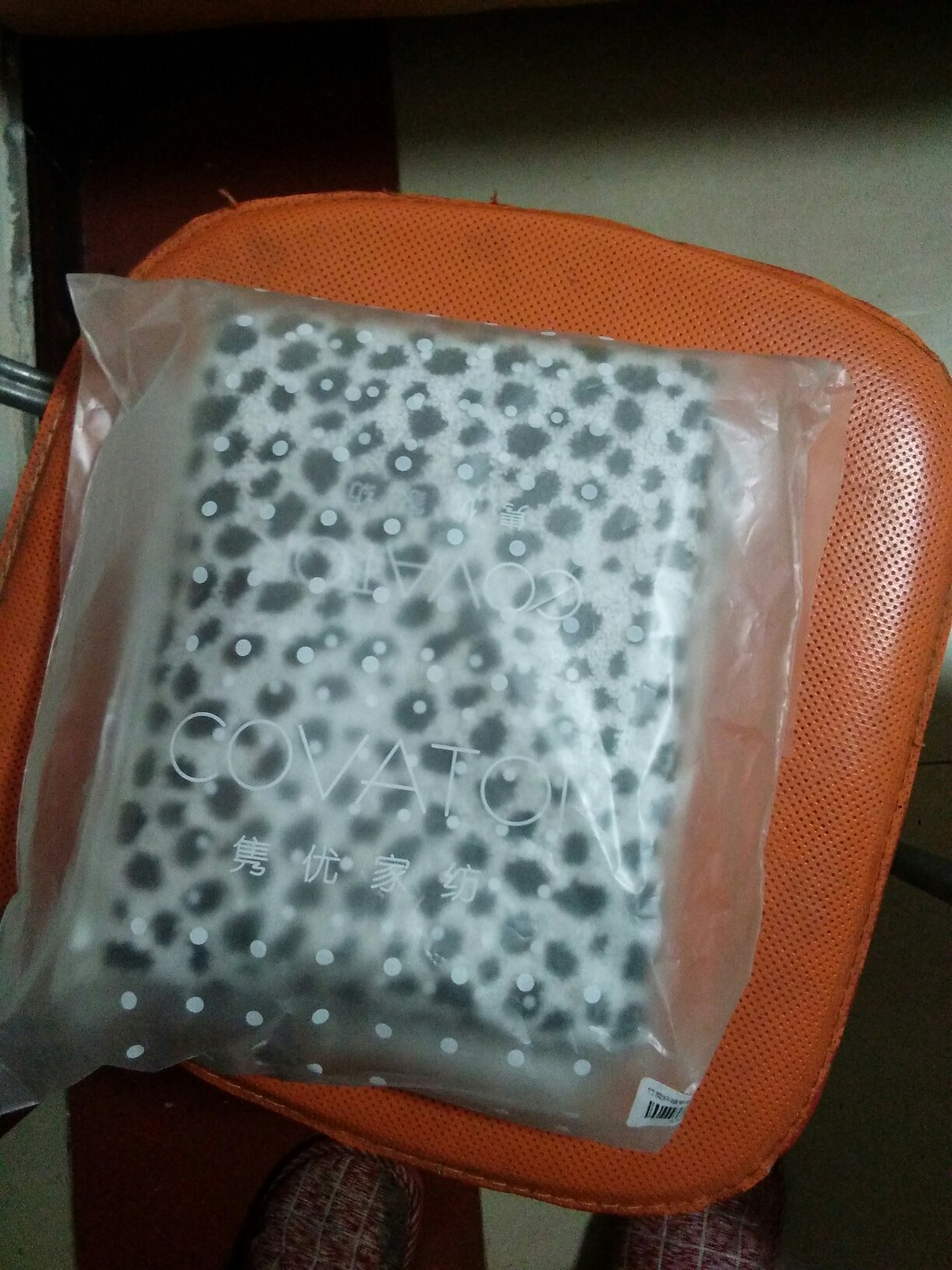 毛巾凑单买的,质量很好,摸起来很舒服,价格实惠,希望活动多多,推荐购买