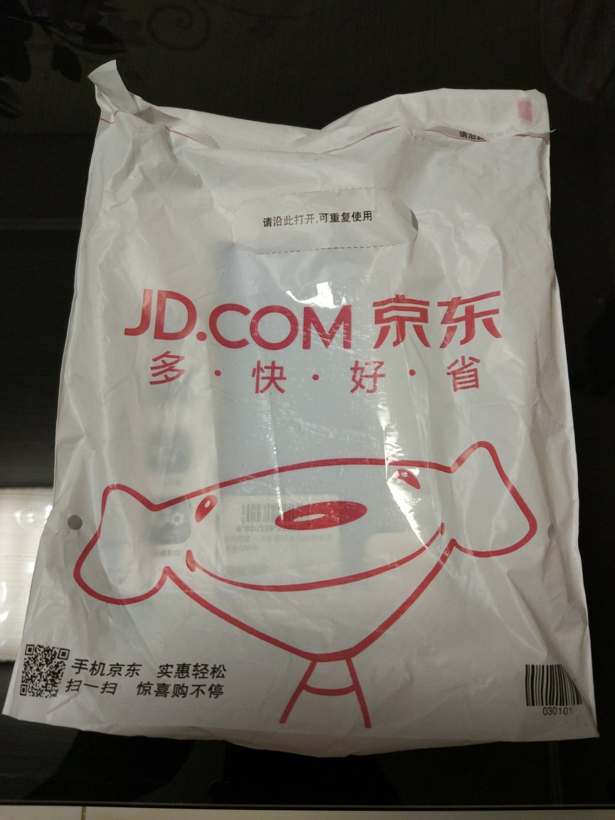 之前给同事买过,这次自己用。物流很快,保护也很到位,背面有些沾指纹。