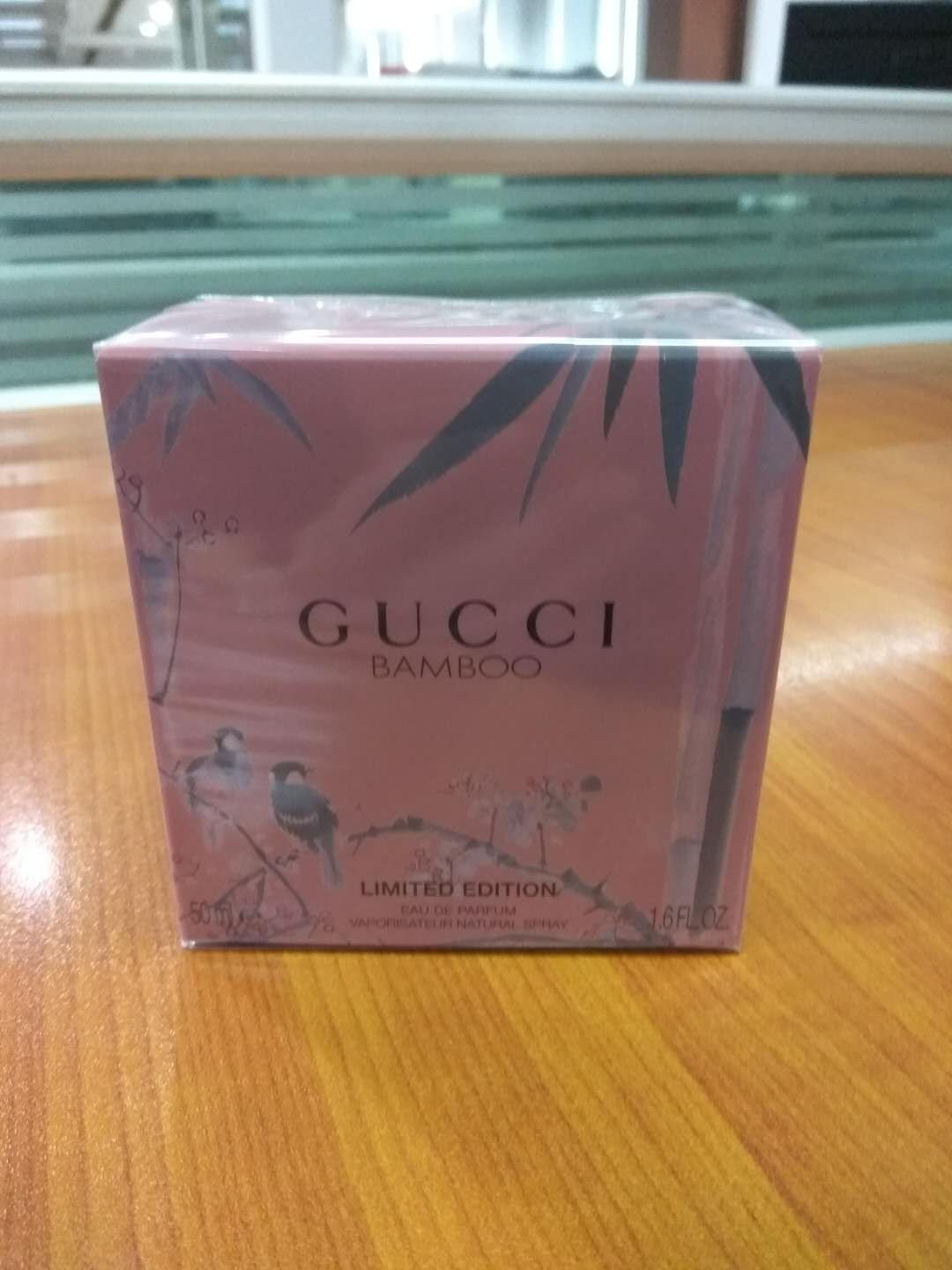 很不错的一款香水,味道很好,淡淡的香,虽然不太懂香水,但还是很喜欢。很不错的商品,五星好评!
