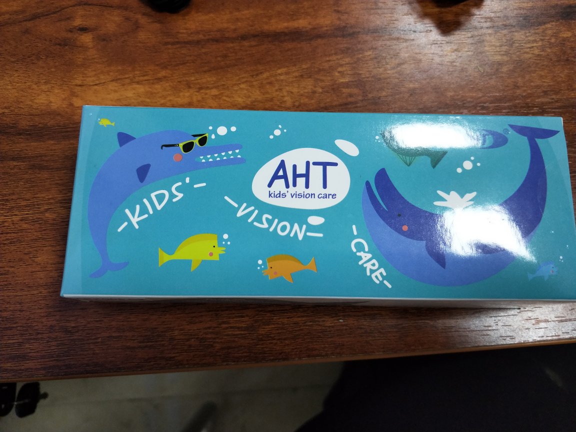 孩子老玩手机电脑,买个眼睛预防近视,看来看去去选中AHT,老品牌应该信得过,包装精美眼睛款式孩子一定会很喜欢的