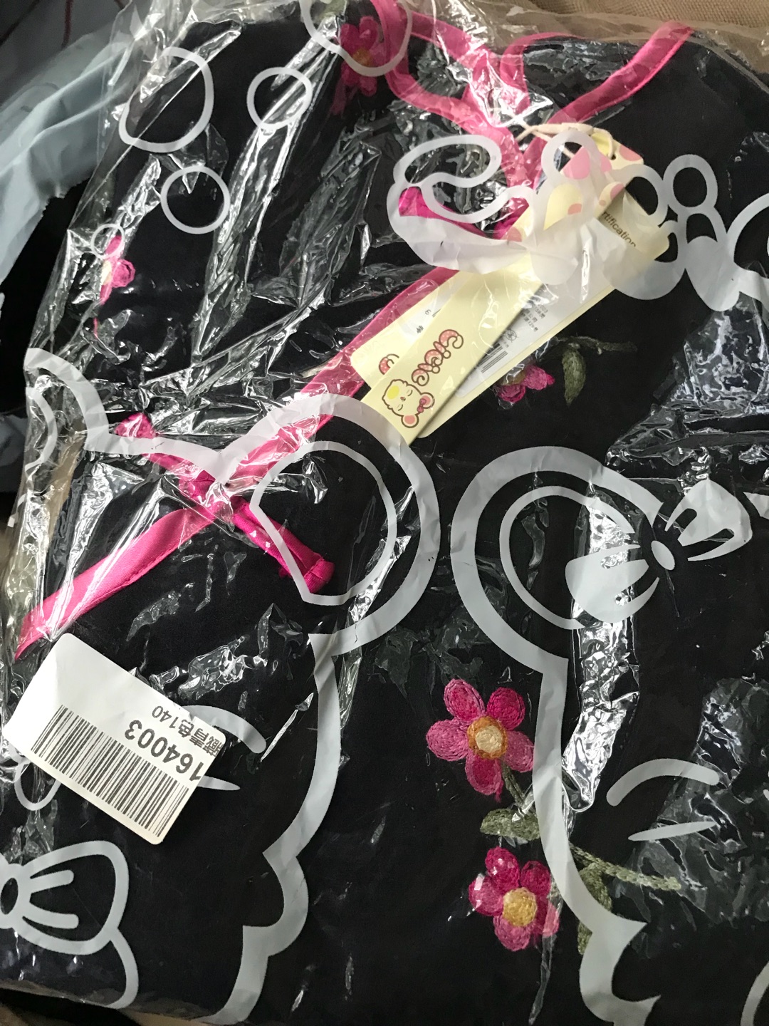 感觉号有点小,建议买大一码。衣服很好看