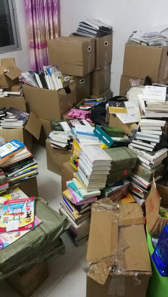 这本书并不好,,内容完全是垃圾,我品论内容,不评论书内容之外的东西,纸质好是没有用的,早饭是内容,内容很垃圾,,就基本上是垃圾了,。我买了很多的的书我有发言权