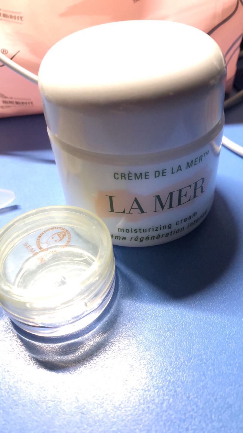 挺好的,用来分装面霜小样儿,干净卫生,快递大哥晚上快10点了还在送货,打call!