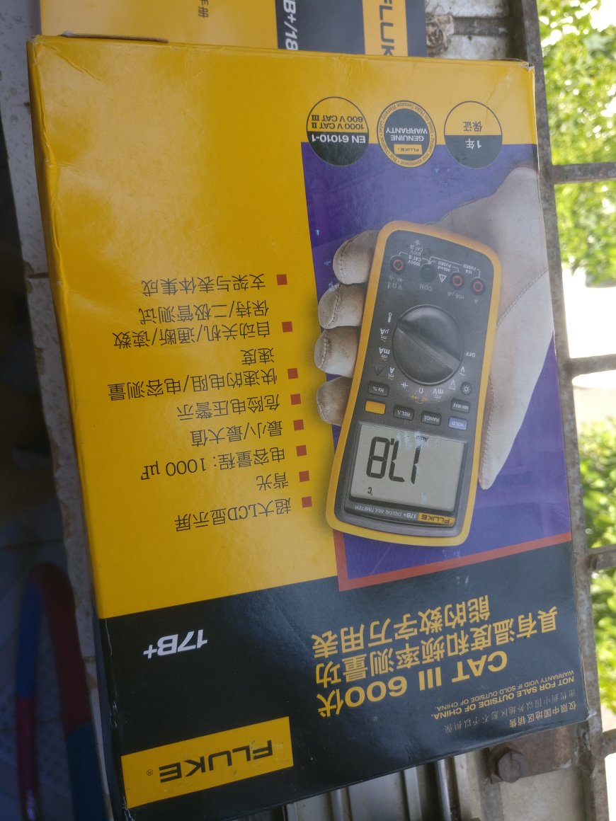 第一次买福禄克的表,也是第一次买这么贵的表。外包装看起来很破旧,也没有封条;打开后发现电池已经是安装好的,不知道原装是否都这样,给人感觉是有人用过的。使用目前没问题,因为没基准,不好测试该表的准确性,但毕竟那么贵的表,应该不会差!