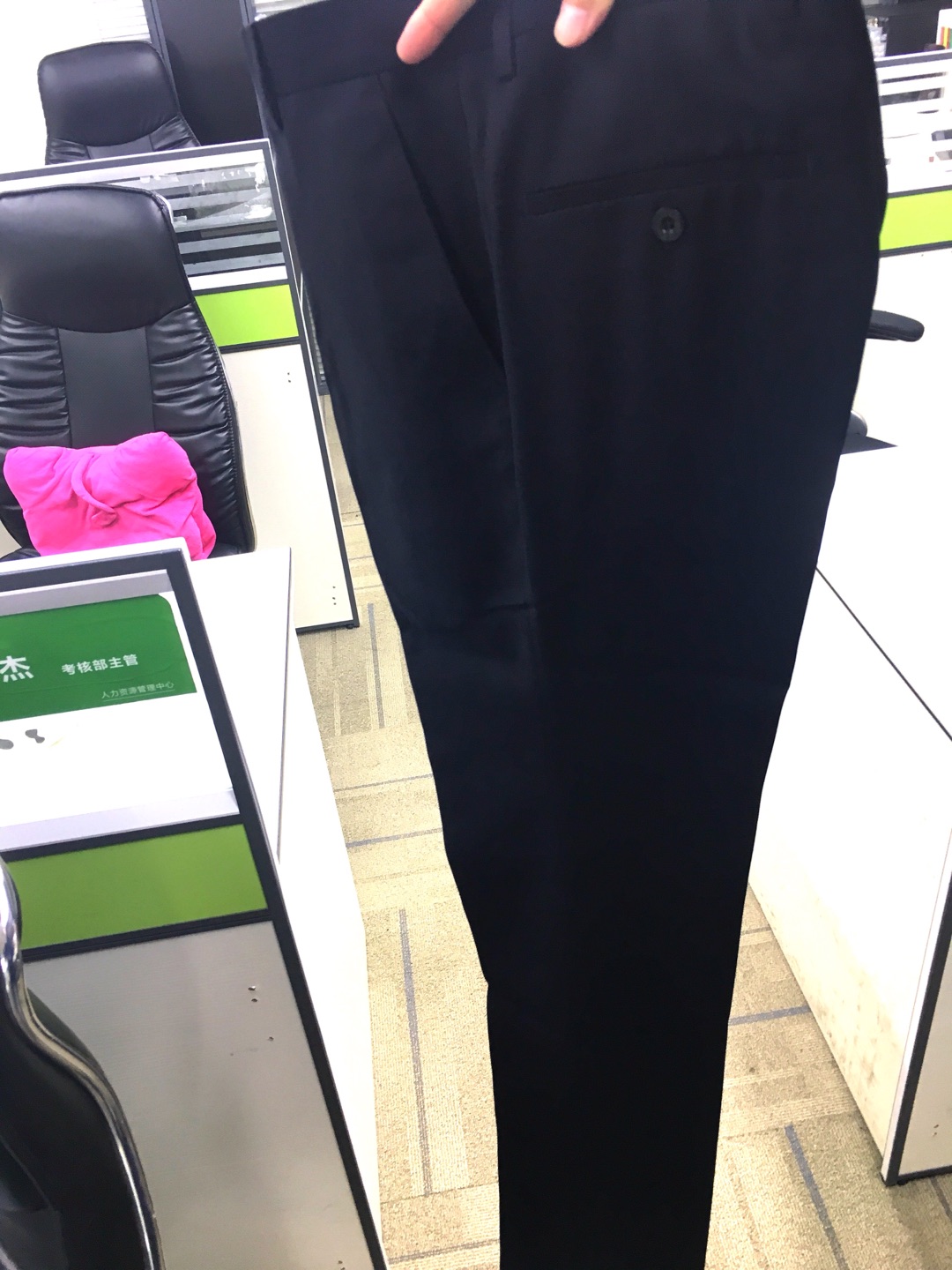 版型不错,腰略小