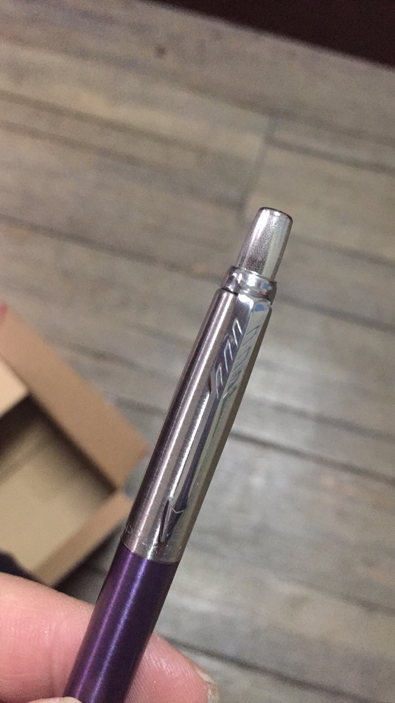 不知笔帽为什么不是光的,看上去很不协调!