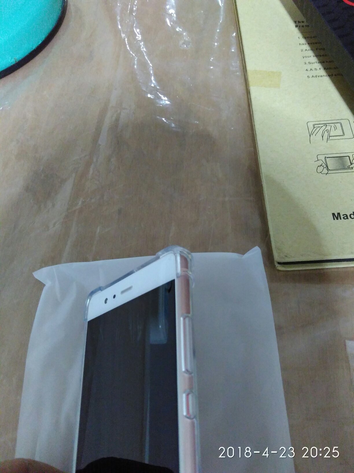 不错的保护套,手机放进去感觉好厚实!不过夏天快到了,这保护套估计很保温!