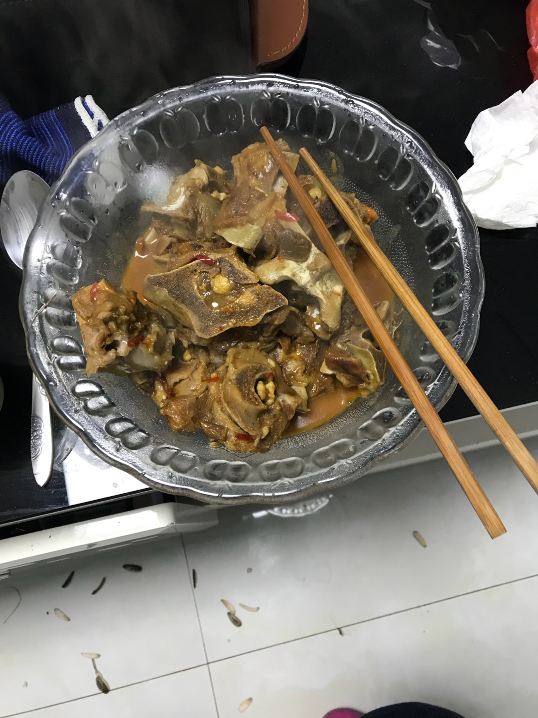 收到货,很小一包,自己看错了,以为羊蝎子净重1200克呢,味道可以,有点偏辣,这价格有点偏贵了,不是冷冻来的,估计能常温保存。