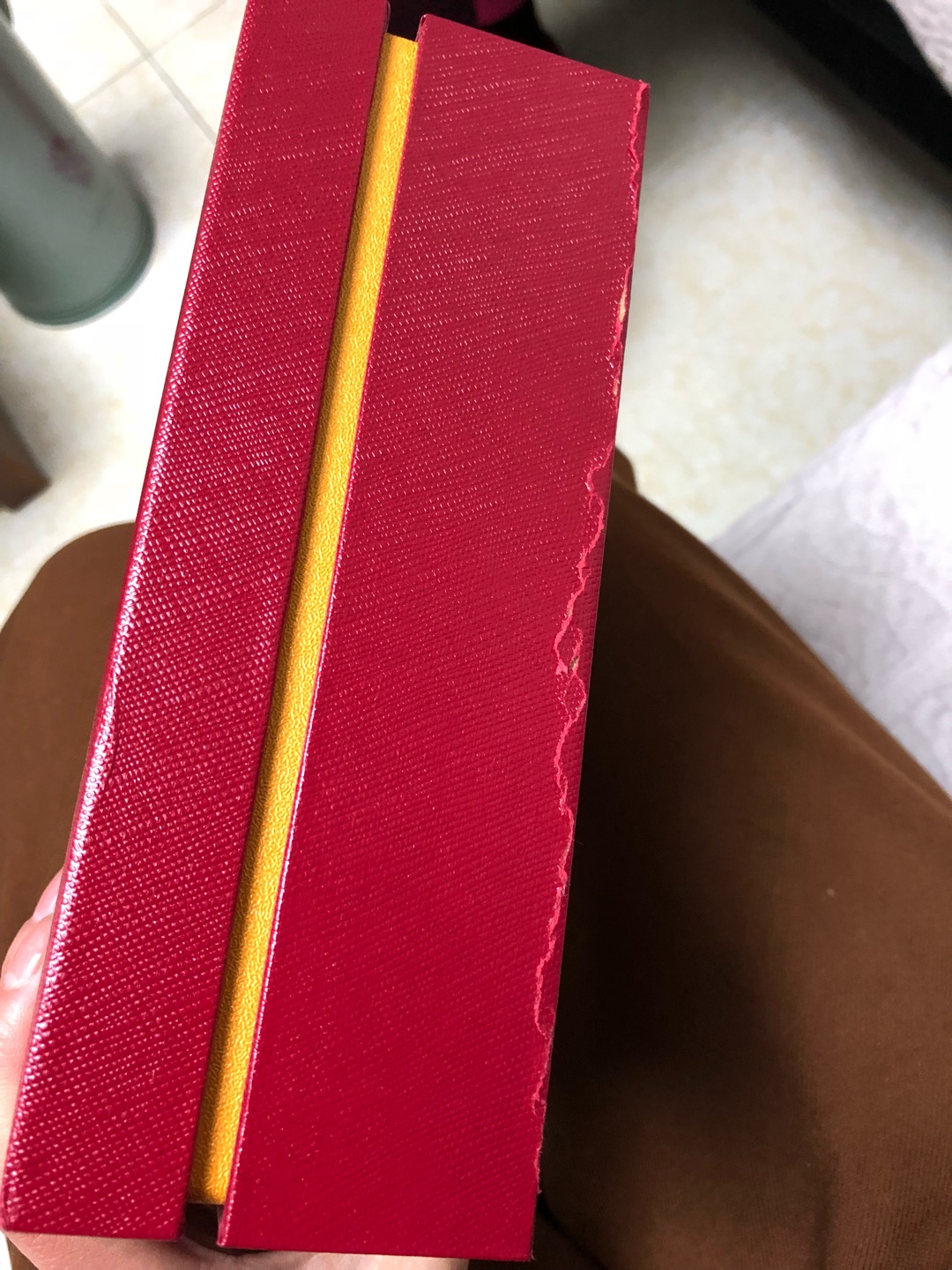 绝对给差评。我收到盒子都是破的。我就不相信了,装货的人会不注意盒子的破损。这明摆的就是故意的。绝对的差评。