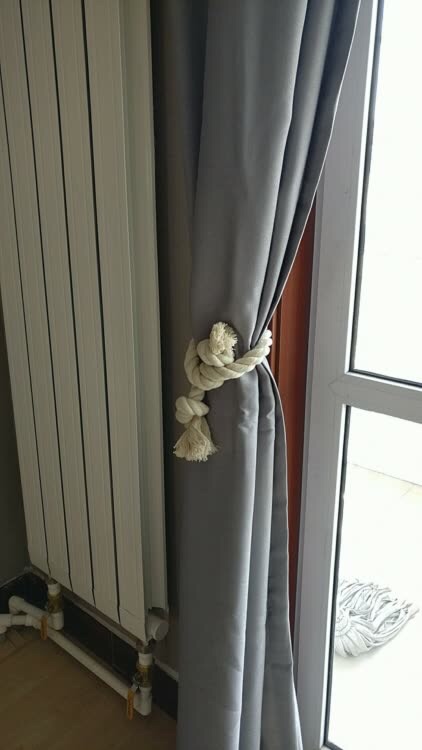 摸着还不错,透不透光目前还没测,但还行吧