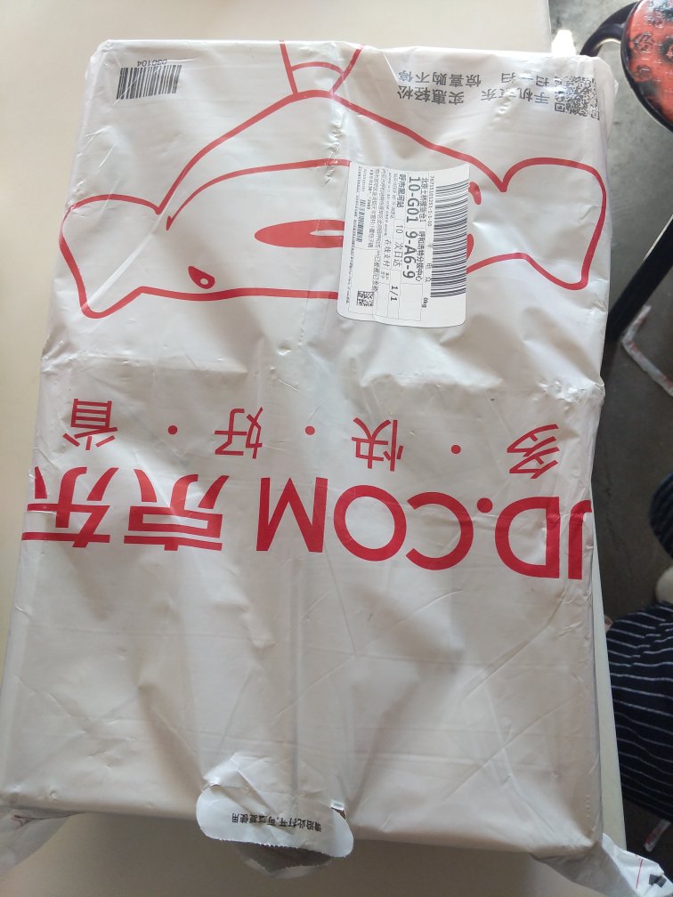 小巧精致,姑娘毕业呀,选来选去最后确定这款买来送老师的,所以不能打开外包装了,抱歉抱歉