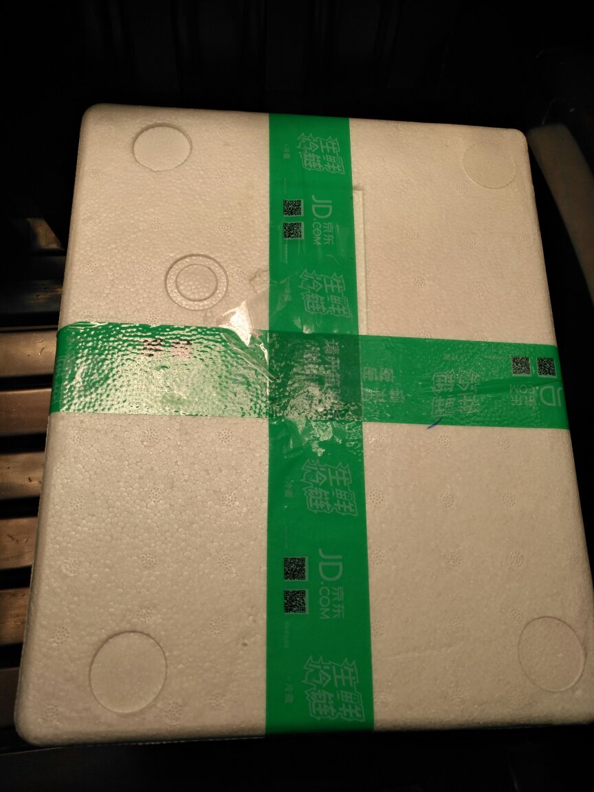 没想到还用了冰袋,太棒了!因为外出让小哥放在门卫室,快递小哥还特意叫带我要早点去门卫室拿,感恩?