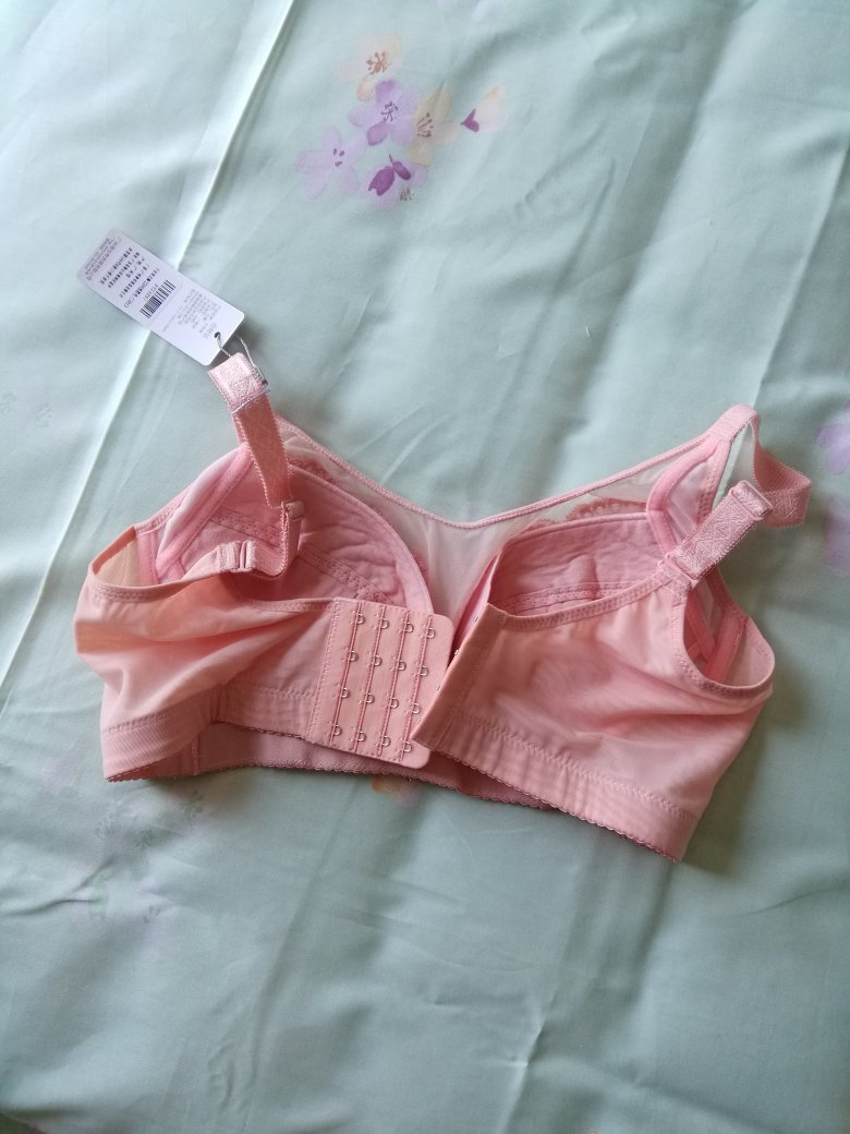 没钢圈,穿着舒服,透气,防走光,价钱也划算
