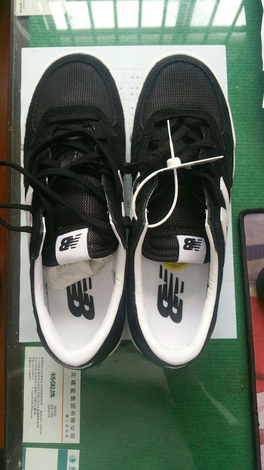 没有图片中的显好,但鞋又轻又软,还不错。