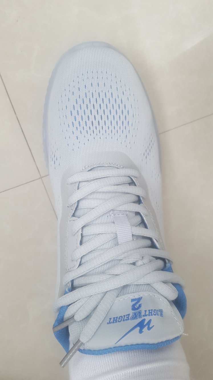 鞋子收到了,很不错,价格实惠,送货及时,做工精致,手感不错,面料很薄很舒服透气,适合夏天穿,没有想到这么低的价格可以买到这么舒服的鞋子,鞋底防滑。