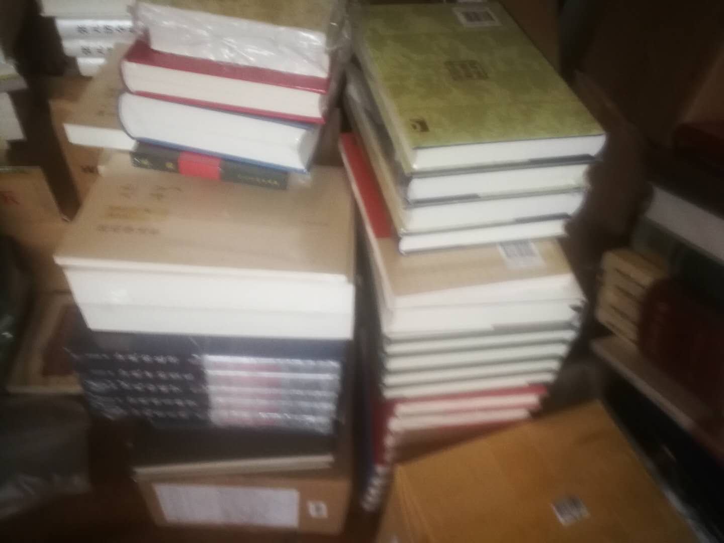 的活动非常给力,家里的书几乎都在买的,这套书相当的好,立意新颖,思想独特,逻辑清晰,非常易于普通读者研读,文字简洁不拖泥带水,用词严谨又不失大方,并且出版社用纸精良,排版合理,字体大小适中,实在是各方面都属上乘的一本书,五星好评,支撑,希望多搞活动多发优惠券。